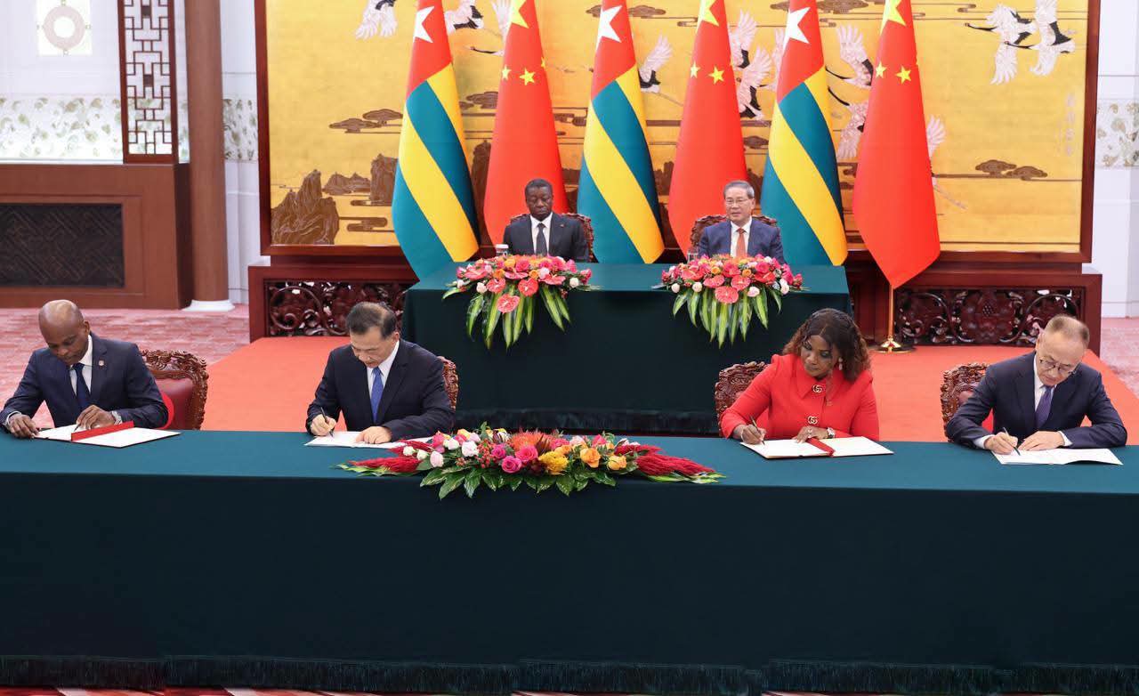 Lomé et Pékin scellent 13 accords stratégiques / 洛美与北京签署13项战略协议